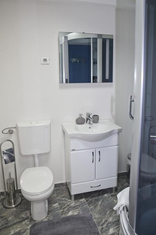 Apartments Qualitas Котор Екстериор снимка