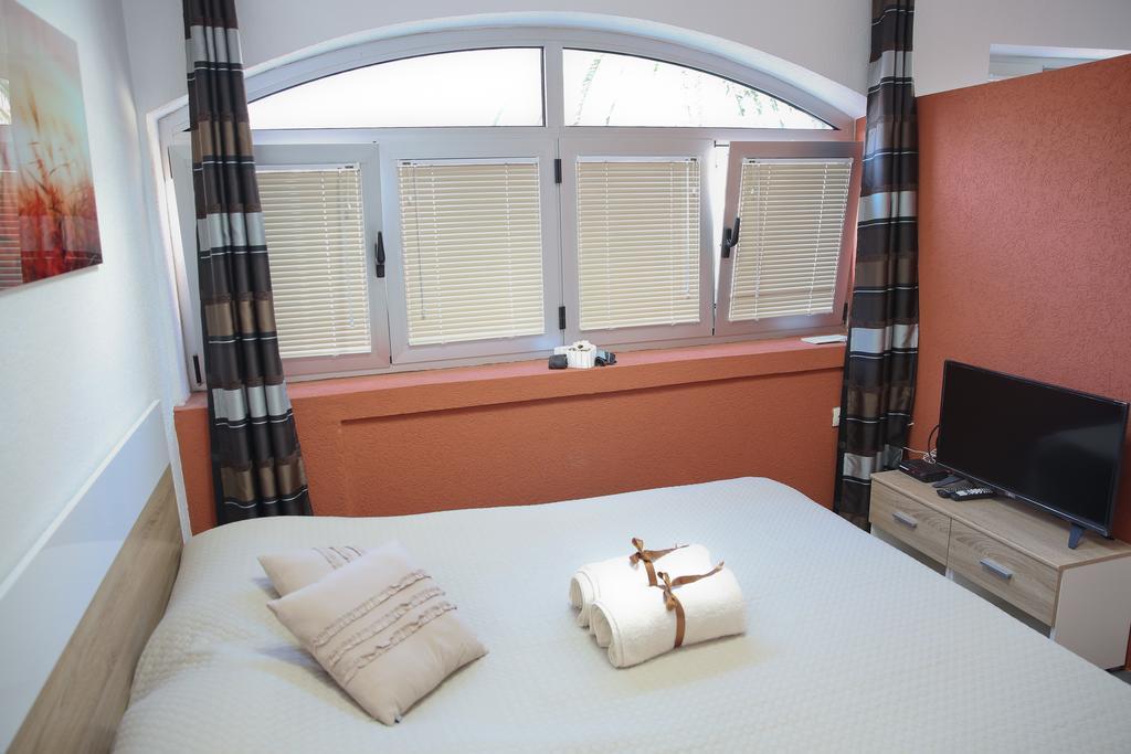Apartments Qualitas Котор Екстериор снимка